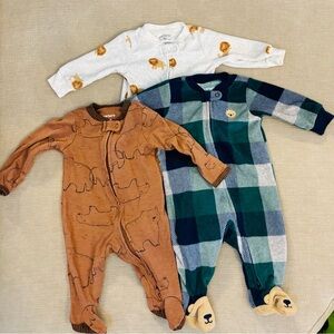 Bundle set of 3 Carter’s footed PJs